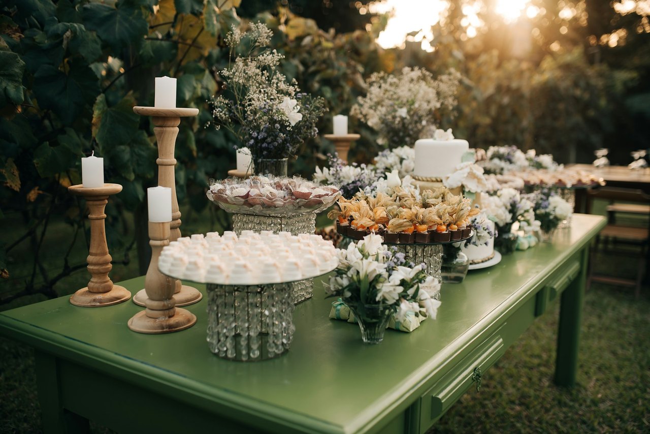 Dessert- und Sweet-Table für Hochzeitscatering